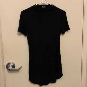 Black bodycon dress